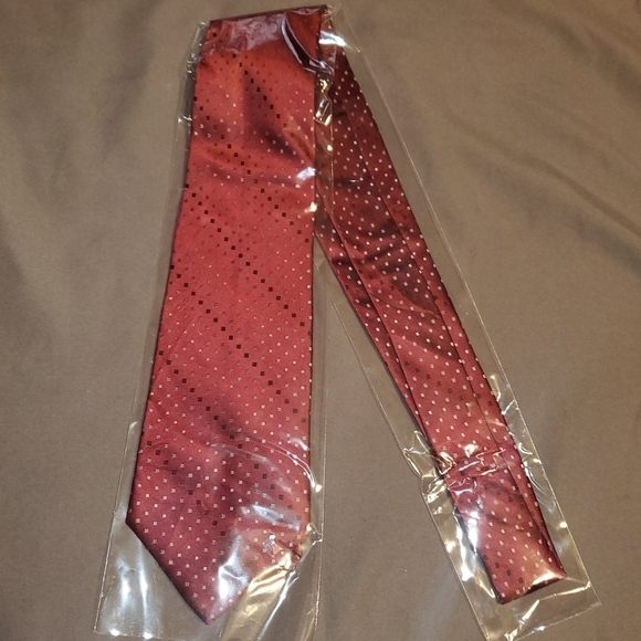 𝅺Preen Ellis red dotted Tie NEW - Picture 5 of 5